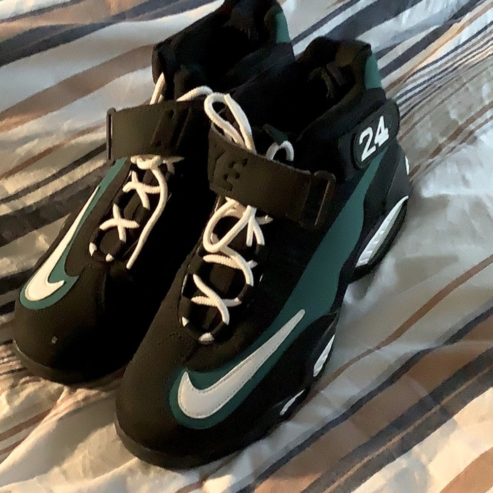 Griffey’s / black and Mariners teal